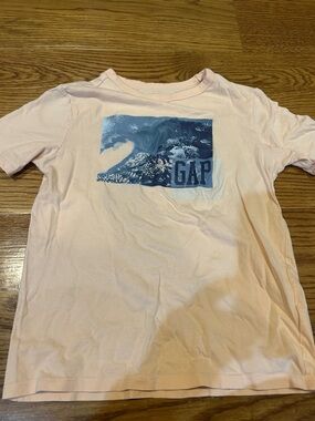 GAP Light Peach/pink Tee with Blue Wave Graphic
